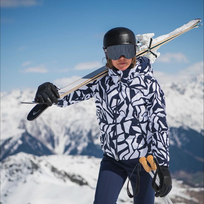 Elegantní, voděodolná a prodyšná bunda s grafenovou podšívkou – teplo, styl a funkčnost na svahu i ve městě. ⛷️✨ - Kjus...