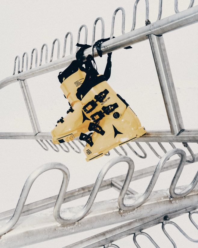 Zima dorazila!❄️ Atomic 25/26 skladem – lyže i lyžáky. Přijď si vybrat to svoje a vyraž na svah ve velkém stylu! ⛷️🔥...