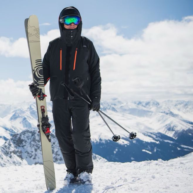 Ultraprodyšná bunda s integrovaným Sunfibre osvětlením pro maximální komfort a viditelnost.🌙🌘 Ideální volba do těch...